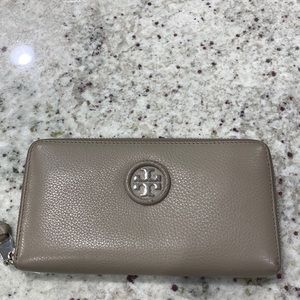 Tory Burch wallet